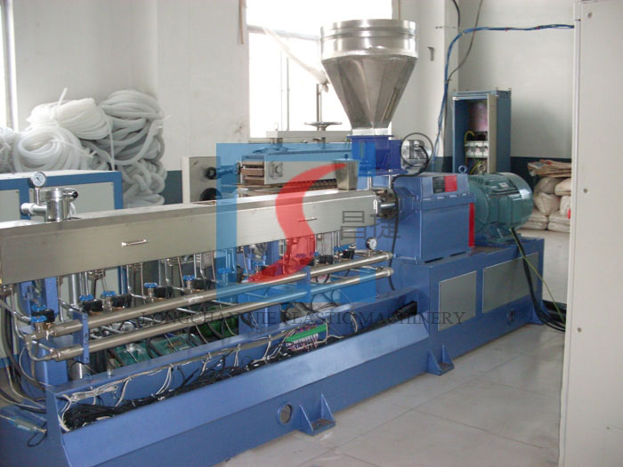 Paghahambing sa Pagitan ng Parallel Twin Screw Extruder At Conical Twin Screw Extruder