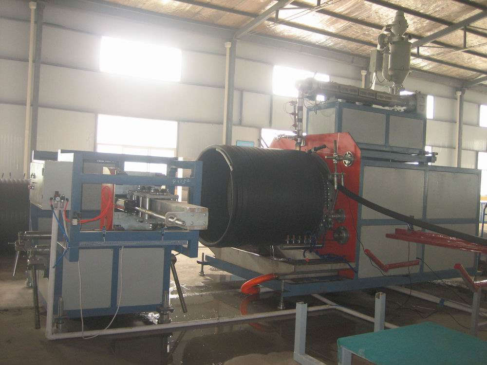 Makinarya sa pagmamanupaktura ng HDPE winding pipe